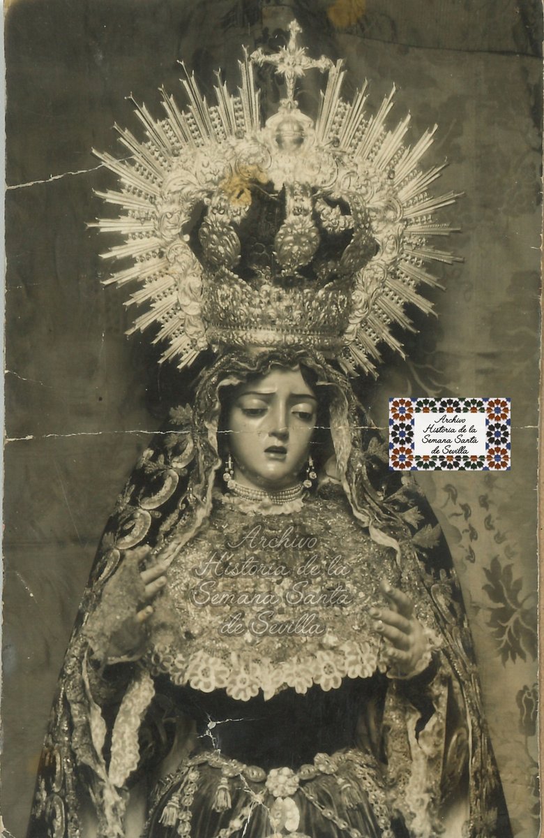 Historia de la Semana Santa de Sevilla (@historiassanta) on Twitter photo Así se nos presentaba la recordada Virgen del Refugio de la <a href="/hdadsbernardo/">Hermandad de San Bernardo</a> captada por la cámara del fotógrafo sevillano Rafael Pavón en la década de los años 20.
La exquisita dolorosa de una enorme calidad artística, presenta en la instantánea sus ricas alhajas.
📂 Archivo Así se nos presentaba la recordada Virgen del Refugio de la <a href="/hdadsbernardo/">Hermandad de San Bernardo</a> captada por la cámara del fotógrafo sevillano Rafael Pavón en la década de los años 20.
La exquisita dolorosa de una enorme calidad artística, presenta en la instantánea sus ricas alhajas.
📂 Archivo