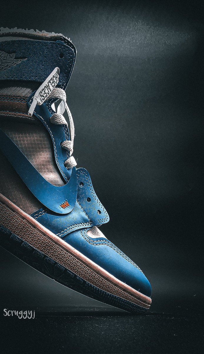 Scruggyj's tweet photo. Off-white x Air Jordan Retro High OG 'UNC'
Just sharing more shots of this incredible sneaker!
Shots from my collection
#scruggyjsneakers
#sneakershots
#jordan1highog
#jordan1squad
#inmyjs
#offwhite
#offwhitejordan1
#offwhitejordan1unc https://t.co/hULNaZ6W7o