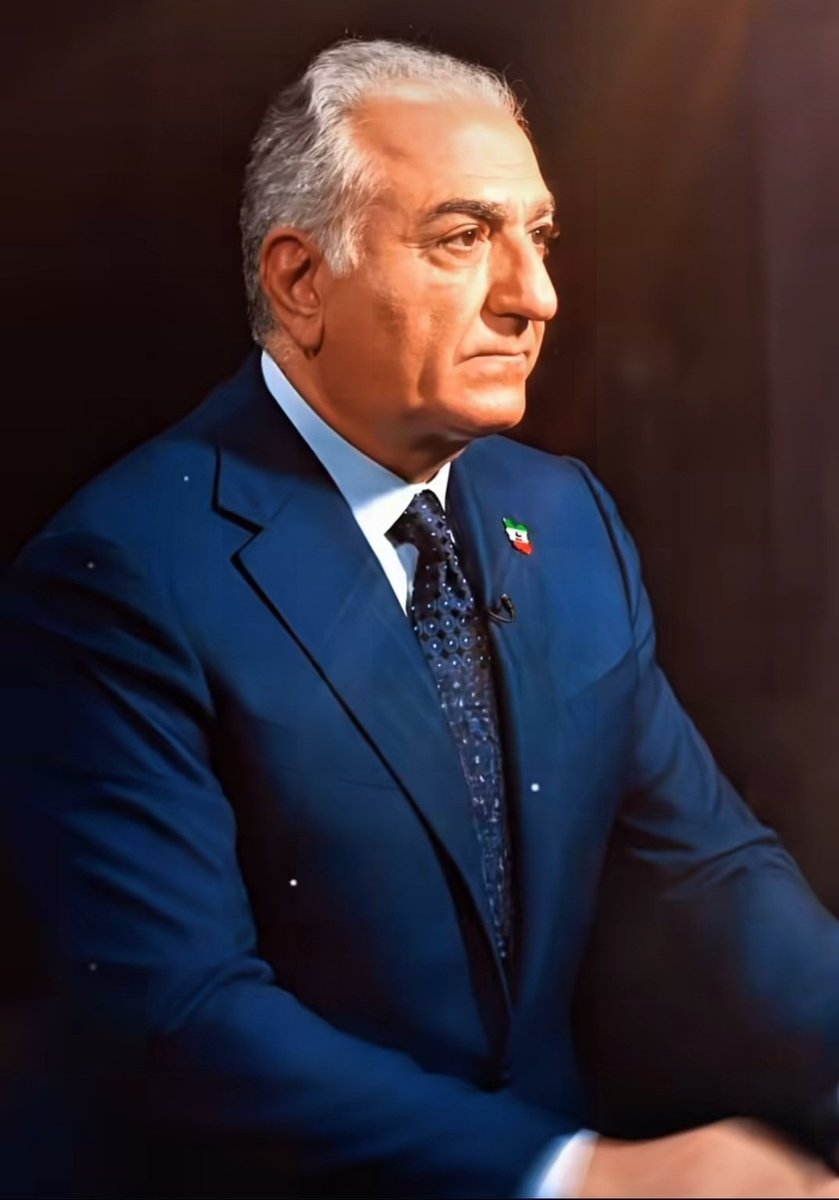 وقتی بهش میگیم‌ امید ملت
وقتی بهش میگیم اعلیحضرت 
وقتی بهش میگیم شاهنشاه
وقتی بهش میگیم پدر
پس باید اعتماد و اطمینان کامل داشته باشیم
من‌مطمئن هستم اعلیحضرت با درایت ترین سیاست مدار ایرانی هست و میدونه داره چکار میکنه
نقد با تخریب تفاوت دارد
#همکاری_ملی 
#جاویدشاه