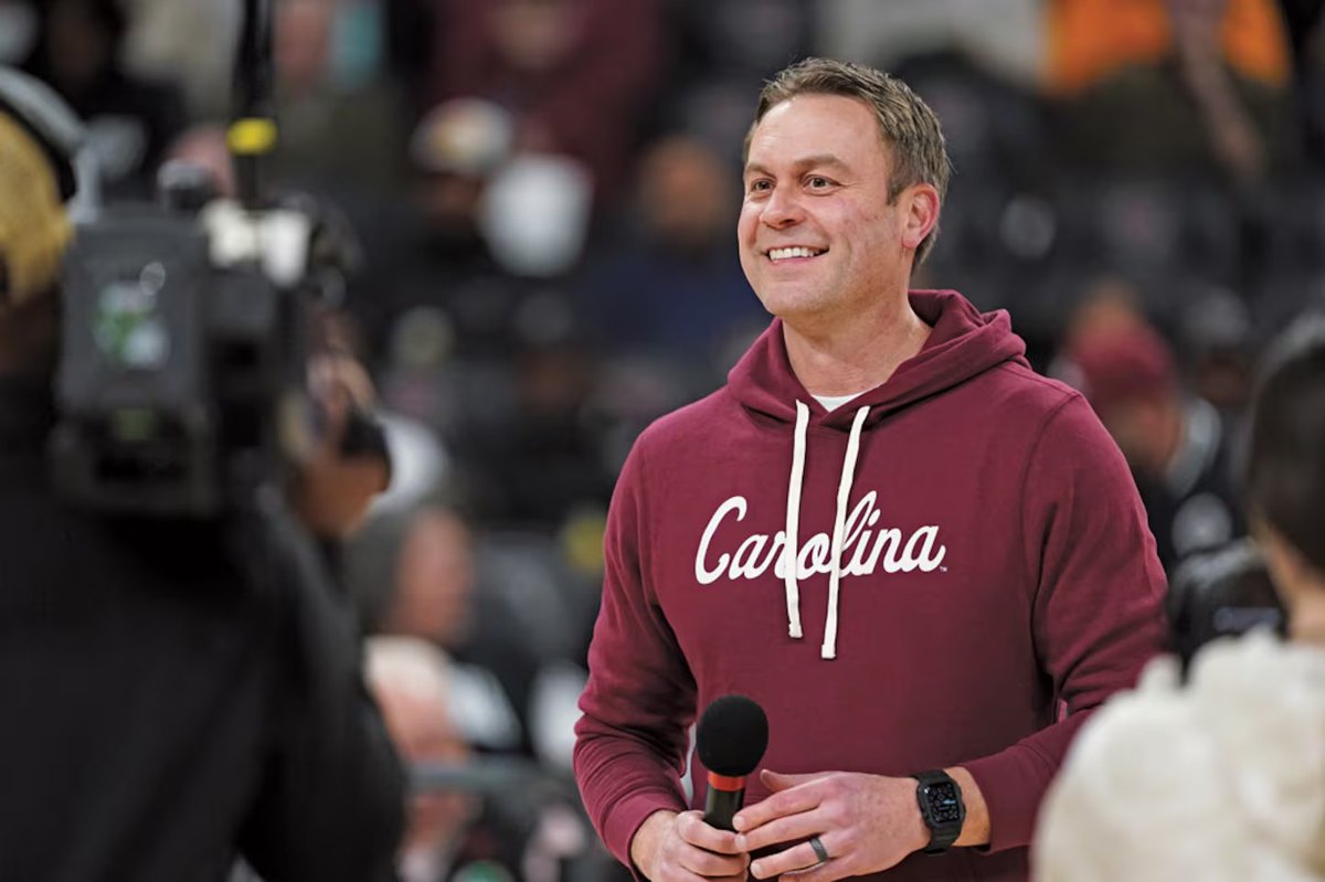 Is it harder for G5 admins to land P4 AD gigs?
Are pro sports execs next up for AD jobs?
What does an AD even do now?

“The gap between the haves and have-nots is getting bigger — and so are their problems.”

On college sports' evolving admin economy:
sportsbusinessjournal.com/Articles/2025/…