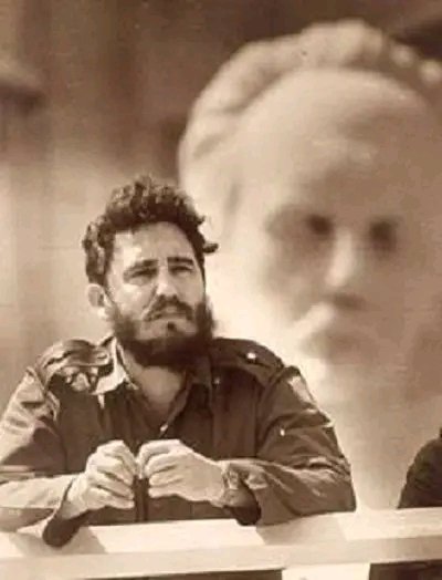 Es una verdad que defiendo 
"No luchamos por gloria ni honores, luchamos por ideas".
#CubaEstaFirme
#100AñosConFidel