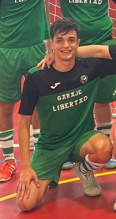 El segundo fichaje en presentar es el jugador almeriense Bernardo Jiménez. El jugador andaluz que reside en Gasteiz proviene del Salburua Ibaialde, con el que ha competido la pasada temporada logrando el ascenso a Liga Vasca.
Ongi etorri, Bernardo!!!