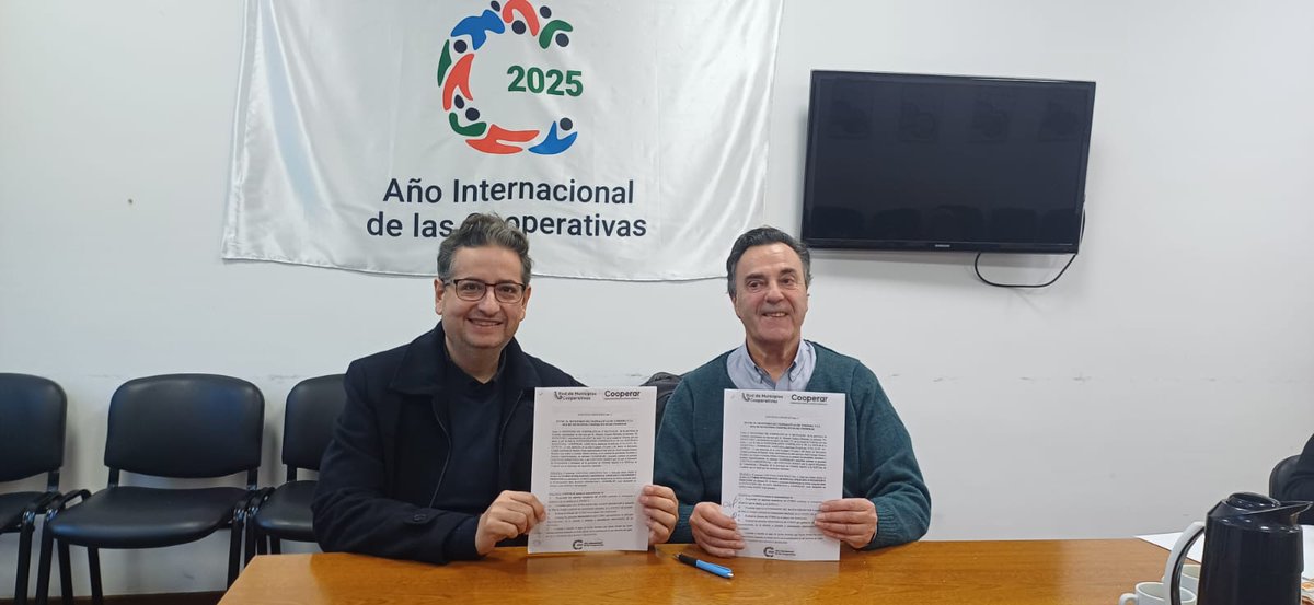 COOPERAR (@cooperarconf) on Twitter photo Firmamos un convenio con el <a href="/MinCoopCba/">Ministerio de Cooperativas y Mutuales</a> <a href="/brandanOK/">Gustavo Brandán</a> para avanzar en la capacitación conjunta con <a href="/FBCredicoop/">Fund Banco Credicoop</a> sobre #InteligenciaArtificial
#SigamosCooperando Firmamos un convenio con el <a href="/MinCoopCba/">Ministerio de Cooperativas y Mutuales</a> <a href="/brandanOK/">Gustavo Brandán</a> para avanzar en la capacitación conjunta con <a href="/FBCredicoop/">Fund Banco Credicoop</a> sobre #InteligenciaArtificial
#SigamosCooperando