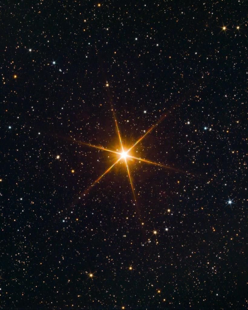 pythoncoder34's tweet image. Astronomers say star Betelgeuse is about to explode and its supernova will be visible from Earth even in broad daylight!