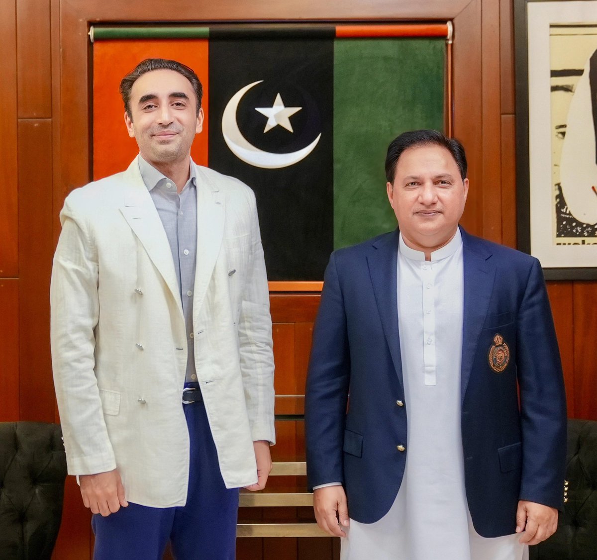 PPP (@mediacellppp) on Twitter photo کراچی: پاکستان پیپلزپارٹی کے چیئرمین بلاول بھٹو زرداری سے سندھ میں صنعت و تجارت کے وزیر جام اکرام اللہ دھاریجو کی ملاقات ہوئی جس میں انہوں نے اپنے محکمے کی کارکردگی سے متعلق بریفنگ دی۔
<a href="/BBhuttoZardari/">BilawalBhuttoZardari</a> کراچی: پاکستان پیپلزپارٹی کے چیئرمین بلاول بھٹو زرداری سے سندھ میں صنعت و تجارت کے وزیر جام اکرام اللہ دھاریجو کی ملاقات ہوئی جس میں انہوں نے اپنے محکمے کی کارکردگی سے متعلق بریفنگ دی۔
<a href="/BBhuttoZardari/">BilawalBhuttoZardari</a>