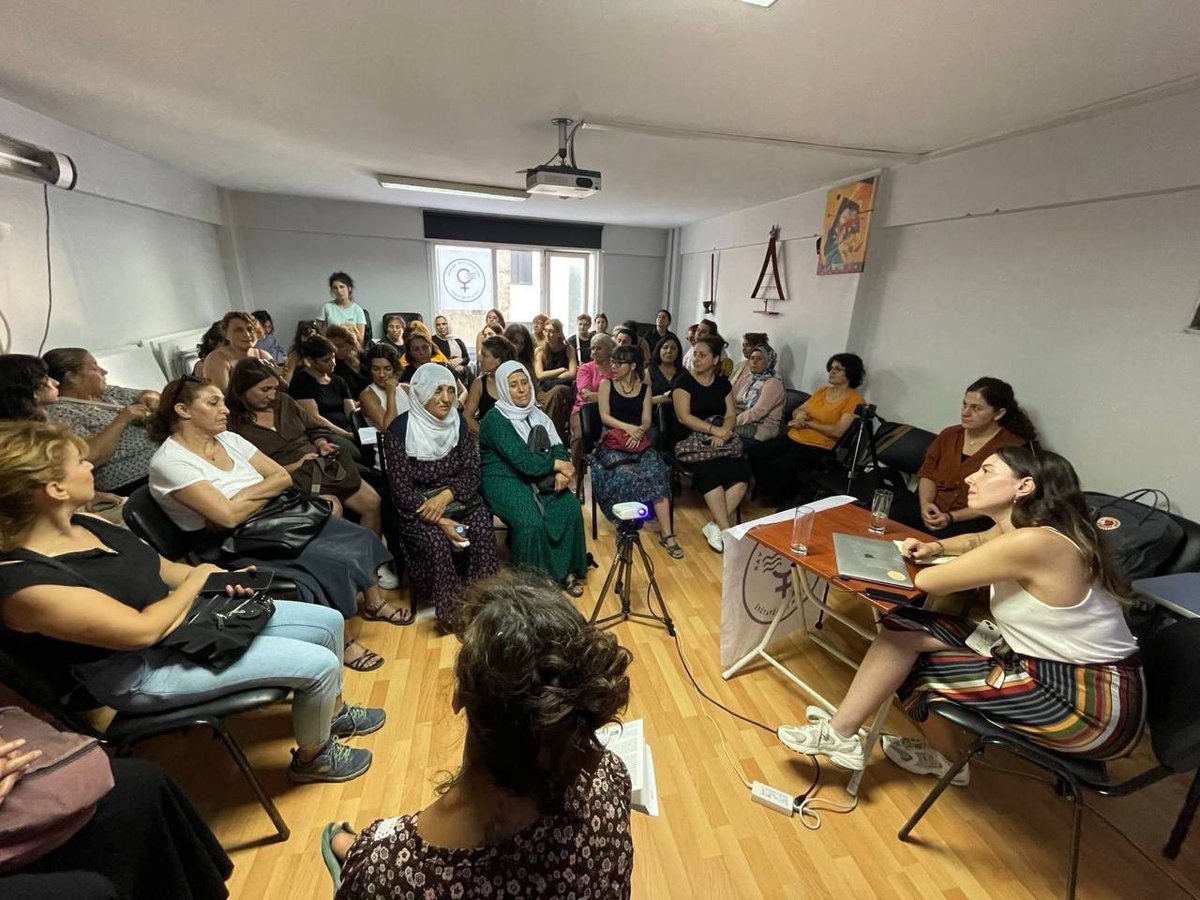 Barışa İhtiyacım Var Kadın İnisiyatifi’nin daveti ve Güley Bor’un sunumu ile IŞİD katliamına karşı Ezidilerin verdiği adalet mücadelesinin konuşulduğu Adalet ve Hafıza söyleşisindeydik.