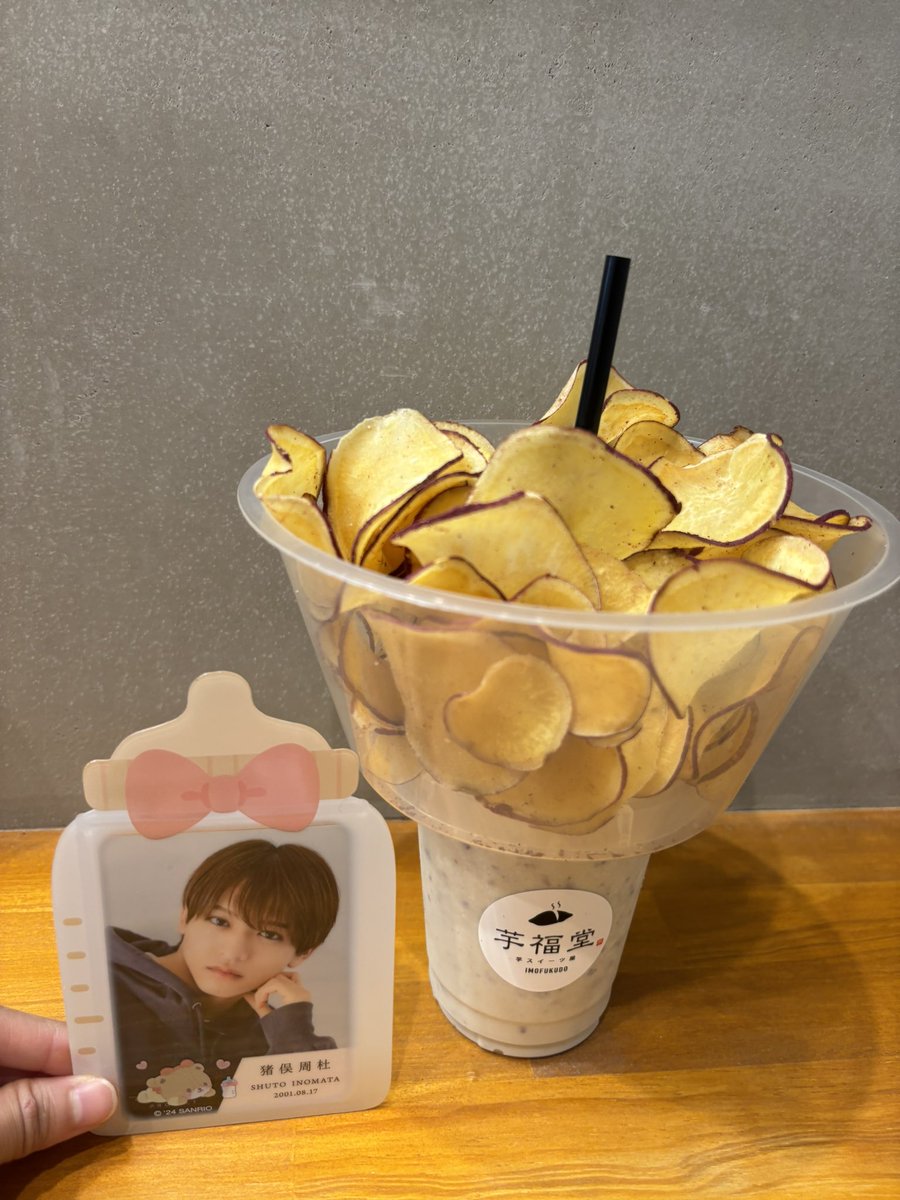 shu_to_o817's tweet photo. ③芋福堂
お兄さん話しかけてくださって���よこ組のお話もしていただいて優しすぎた〜
3人ともかわいかったって〜！
話しを聞いた感じ3人ともそのままです🐣
周杜くんはどこでも天然 https://t.co/rlaqjGpJu5