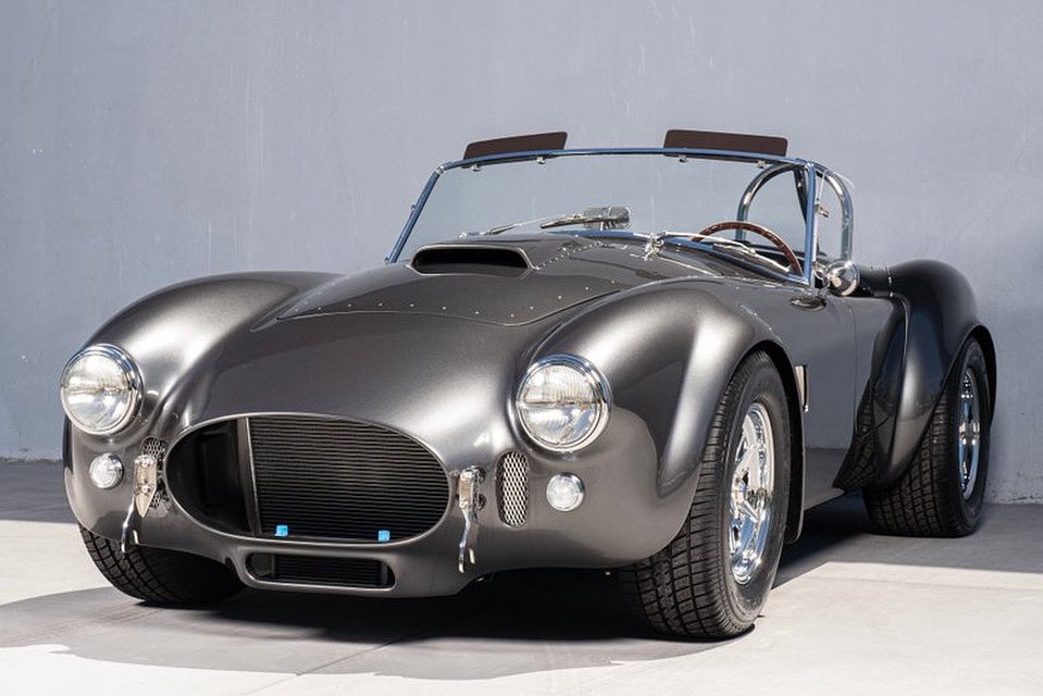 HillbankUSA's tweet image. 🚗 Complete Your Dream Ride Now!🚗 
Snag this **pre-tariff** Superformance MKIII SP03824 rolling chassis~your canvas for a custom masterpiece! Add your dream engine &amp;amp; trans. 🔥Limited pre-tariff stock @HillbankUSA act fast before prices rise! #CustomCar #DreamBuild #PreTariff