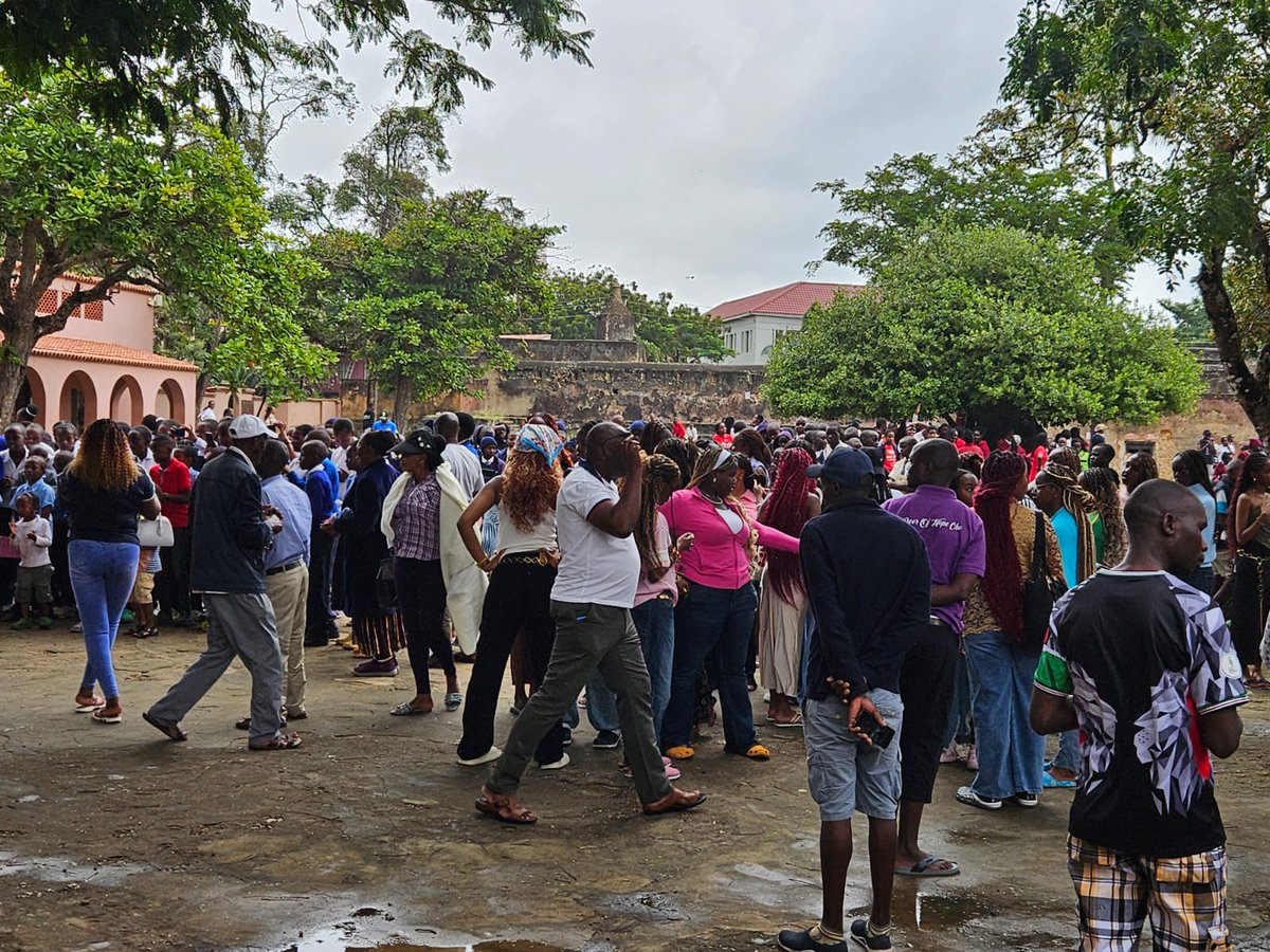 Full house at Fort Jesus today.

Students, visitors, and curious minds everywhere.

If you haven’t been in a while, maybe it’s time.

#FortJesus #KenyanHistory #NationalMuseumsOfKenya #HeritageSite