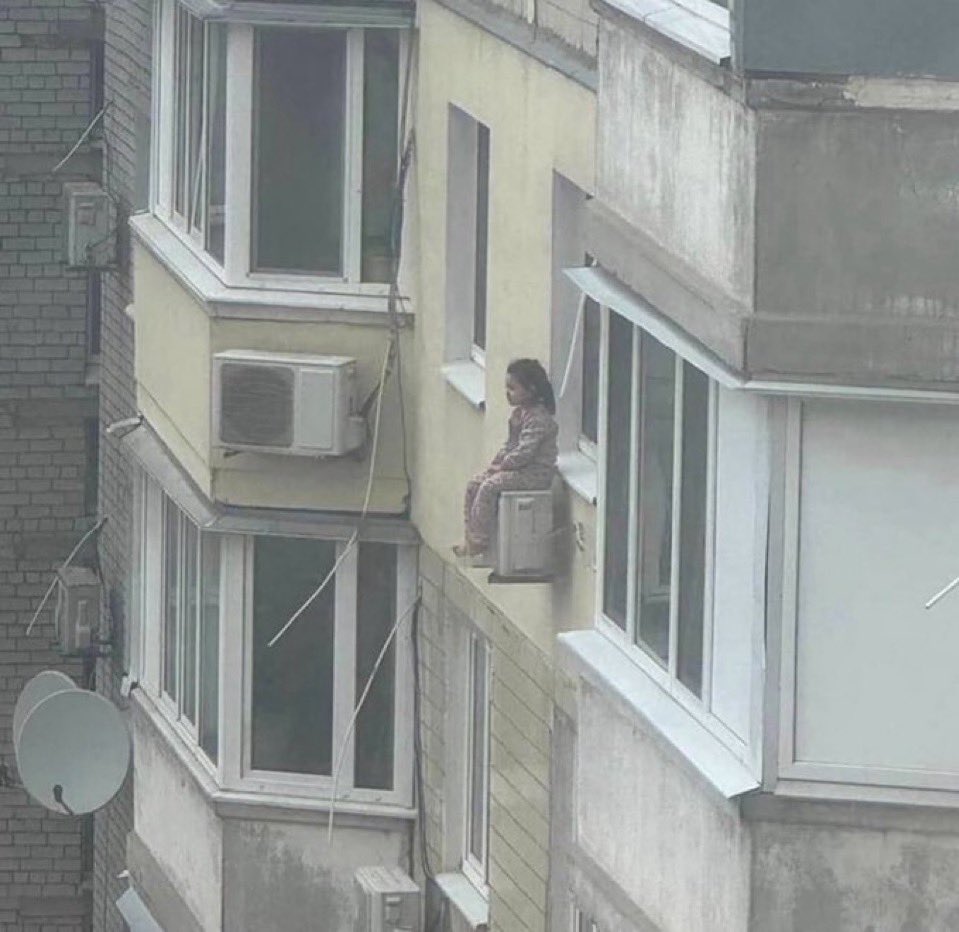 Aile evinde kimseye çaktırmadan ağlayacak yer aramak…
