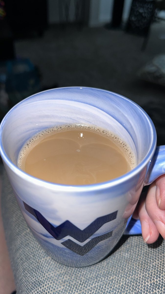 Peep that cute little heart in my Julia’s WV cup. I use so many diff ☕️ cups here 😆 
Good Monday Morning to my Xland friends ☀️