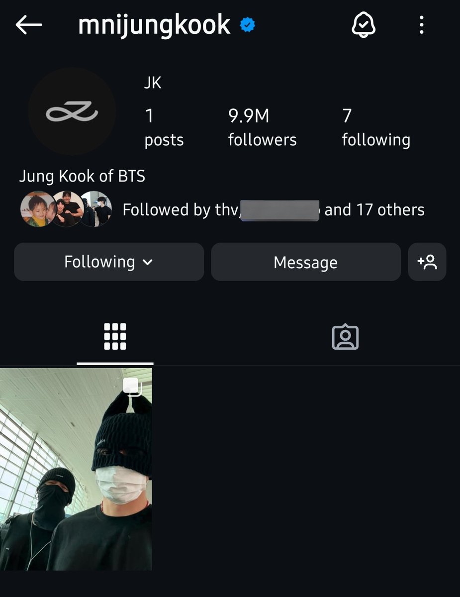 koovarbie's tweet photo. OHMYGOD JUNGKOOK APPROVED THE COLLABORATION AND NOW HIS FEED SHOWS THV RECENT POST https://t.co/ERNw4pTWIf