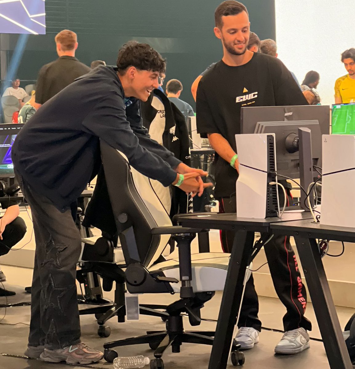 BassyS 🇲🇦 (@bassysaad) on Twitter photo Amazing run by <a href="/RaitHassan/">HassanWright</a> 🇲🇦 at the <a href="/EWC_EN/">Esports World Cup</a>
Self-funded his trip to 🇸🇦 & finished Top 5/512, qualifying for the <a href="/EASPORTSFCPro/">EA SPORTS FC Pro</a> World Cup Play-Ins !
Fell 4–5 in the semis vs <a href="/ManuelBachoore/">Manuel Bachoore</a>, who books his WC spot.
Proud, focused, not done yet 🌍
<a href="/Adam_hatake01/">Adam Haberraih</a> <a href="/Oussama_Bdl/">AG Oussama</a> 🧠 Amazing run by <a href="/RaitHassan/">HassanWright</a> 🇲🇦 at the <a href="/EWC_EN/">Esports World Cup</a>
Self-funded his trip to 🇸🇦 & finished Top 5/512, qualifying for the <a href="/EASPORTSFCPro/">EA SPORTS FC Pro</a> World Cup Play-Ins !
Fell 4–5 in the semis vs <a href="/ManuelBachoore/">Manuel Bachoore</a>, who books his WC spot.
Proud, focused, not done yet 🌍
<a href="/Adam_hatake01/">Adam Haberraih</a> <a href="/Oussama_Bdl/">AG Oussama</a> 🧠