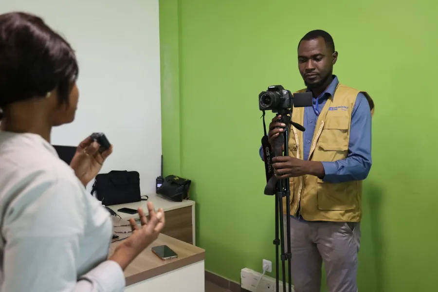 UNVolunteers's tweet image. Want inclusive systems? Start by including those who know what exclusion feels like!

That’s exactly what @UN Resident Coord. Offices across West &amp;amp; Central Africa are doing 👏🏾

Working with UN Volunteers with #disabilities to flip the script on inclusion🔗unv.org/Success-storie…