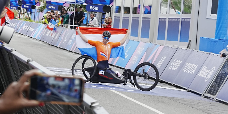 Komt dat zien op zondag 10 augustus om 11 uur op de Herungerberg in Venlo: Paralympische kampioenen Mitch Valize (Tokio en Parijs) en <a href="/ErnstvanDyk/">Ernst van Dyk</a> (Rio) gaan de sportieve strijd aan handbiken.nl/main.php?mode=…