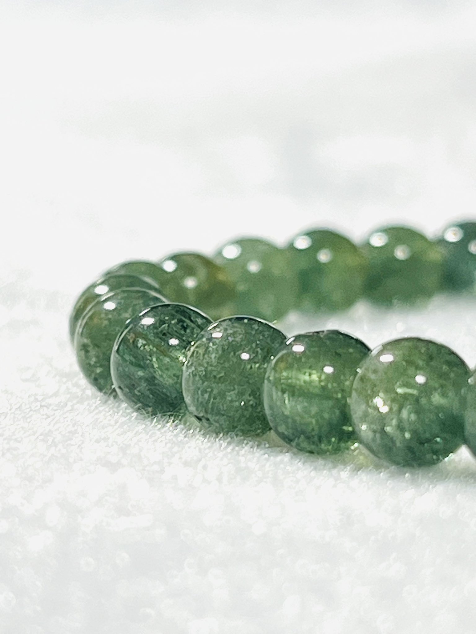 綺麗やった！小粒のアパタイトさん アパタイト(apatite): ブラジル産の青の石。 青色透明の六角柱状
