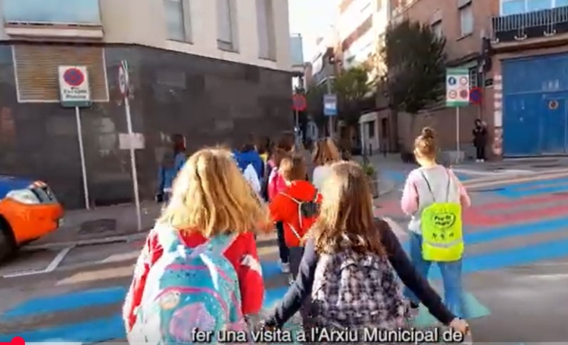 Aquest agost, recuperem els vídeos amb #arxivers i #arxiveres pels 20 anys de la Xarxa d'Arxius Municipals.

➡️L'escola visita l'arxiu
🎞️youtu.be/B6uVa5Bkt3g?si…

#XAMDiBa #Arxiu_Municipal #ArxiversItinerants <a href="/ViladecansTweet/">AjuntamentViladecans</a>