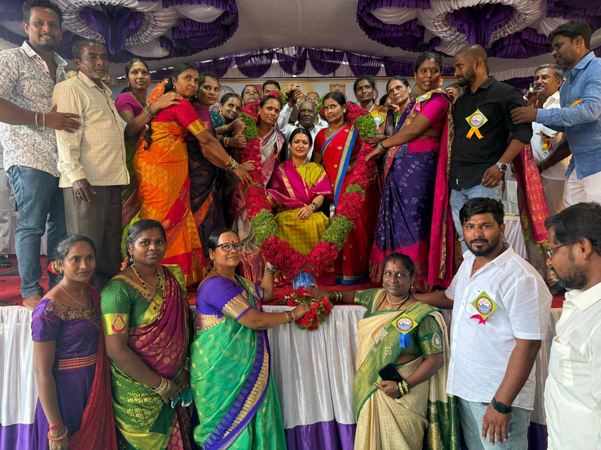 ಶ್ರೀ ಮಲ್ಲಿಕಾರ್ಜುನ ಸ್ವಾಮಿ ದೇವಸ್ಥಾನ ಹಾಗೂ ಮೇದಾರ ಗಿರಿಜನ ಅಭ್ಯುದಯ ಸೇವಾ ಸಂಘದಿಂದ ದಾವಣಗೆರೆಯ ‌ನಿಜಲಿಂಗಪ್ಪ ಬಡಾವಣೆಯಲ್ಲಿರುವ ಗಂಗೂಬಾಯಿ ಹಾನಗಲ್ ಉದ್ಯಾನವನ‌ ಪಕ್ಕದಲ್ಲಿ ನಿರ್ಮಾಣವಾಗಿರುವ ಶಿವಶರಣ ಮೇದಾರ ಕೇತೇಶ್ವರ ವಿದ್ಯಾರ್ಥಿ ನಿಲಯದ ಉದ್ಘಾಟನೆ ನೆರವೇರಿಸಲಾಯಿತು.

ಈ ಸಂದರ್ಭದಲ್ಲಿ ಆವರಗೊಳ್ಳ ಪುರವರ್ಗ ಮಠದ ಶ್ರೀ ಓಂಕಾರ