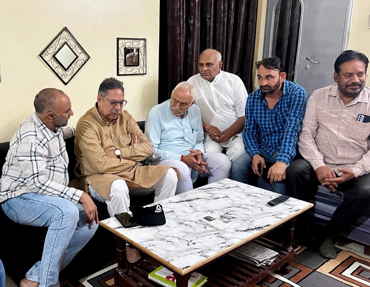 नागौर से पूर्व भाजपा जिला अध्यक्ष श्री रमाकांत शर्मा जी की माताजी श्रीमती दुर्गा देवी जी का निधन दुखद है; आज मूंडवा, नागौर पहुंच स्वर्गीय माताजी को श्रद्धांजलि अर्पित की।