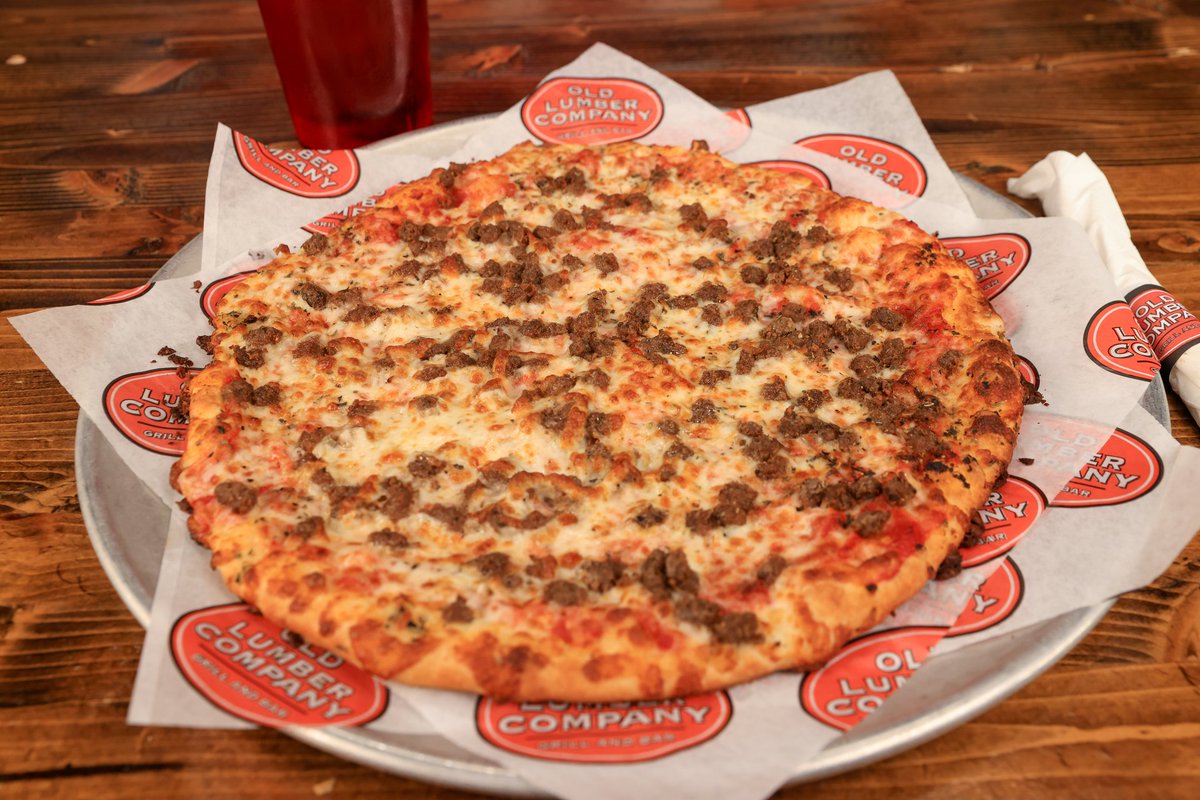 Craving pizza perfection? 🍕 Dive into our One Topping Pizza, loaded with your choice of Hamburger, Pepperoni, or Canadian Bacon! Join us at Old Lumber Company Grill and Bar for a slice of happiness. #PizzaLovers #FoodieFun #OldLumberCompany