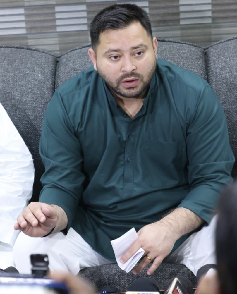Tejashwi Yadav (@yadavtejashwi) on Twitter photo рдЕрдкрд╛рд░ рдкреНрд░рд╕рдиреНрдирддрд╛ рдХрд╛ рд╡рд┐рд╖рдп рд╣реИ рдХрд┐ рд╡реИрдЪрд╛рд░рд┐рдХ рд░реВрдк рд╕реЗ рджрд┐рд╡рд╛рд▓рд┐рдпрд╛ NDA рд╕рд░рдХрд╛рд░ рдмрд┐рд╣рд╛рд░ рдореЗрдВ рдбреЛрдорд┐рд╕рд╛рдЗрд▓ рдиреАрддрд┐ рд▓рд╛рдЧреВ рдХрд░рдиреЗ рдХреА рд╣рдорд╛рд░реА рдорд╛рдБрдЧ рдХреЛ рдПрдХрджрдо рд╕рд┐рд░реЗ рд╕реЗ рдЦрд╛рд░рд┐рдЬ рдХрд░рддреА рдереА, рд╕рджрди рдореЗрдВ рдХрд┐рд╕реА рднреА рд╕реВрд░рдд рдореЗрдВ рдбреЛрдорд┐рд╕рд╛рдЗрд▓ рдиреАрддрд┐ рд▓рд╛рдЧреВ рдирд╣реАрдВ рдХрд░рдиреЗ рдХрд╛ рджрдВрдн рднрд░рддреА рдереА рдЕрдм рд╡рд╣реА рд▓реЛрдЧ рд╣рдорд╛рд░реА рдЕрдиреНрдп рдпреЛрдЬрдирд╛рдУрдВ рдХреА рднрд╛рдБрддрд┐ рдЗрд╕ рдШреЛрд╖рдгрд╛ рдХреА рднреА рдирдХрд▓ рдХрд░ рд░рд╣реЗ рд╣реИред рдЕрдкрд╛рд░ рдкреНрд░рд╕рдиреНрдирддрд╛ рдХрд╛ рд╡рд┐рд╖рдп рд╣реИ рдХрд┐ рд╡реИрдЪрд╛рд░рд┐рдХ рд░реВрдк рд╕реЗ рджрд┐рд╡рд╛рд▓рд┐рдпрд╛ NDA рд╕рд░рдХрд╛рд░ рдмрд┐рд╣рд╛рд░ рдореЗрдВ рдбреЛрдорд┐рд╕рд╛рдЗрд▓ рдиреАрддрд┐ рд▓рд╛рдЧреВ рдХрд░рдиреЗ рдХреА рд╣рдорд╛рд░реА рдорд╛рдБрдЧ рдХреЛ рдПрдХрджрдо рд╕рд┐рд░реЗ рд╕реЗ рдЦрд╛рд░рд┐рдЬ рдХрд░рддреА рдереА, рд╕рджрди рдореЗрдВ рдХрд┐рд╕реА рднреА рд╕реВрд░рдд рдореЗрдВ рдбреЛрдорд┐рд╕рд╛рдЗрд▓ рдиреАрддрд┐ рд▓рд╛рдЧреВ рдирд╣реАрдВ рдХрд░рдиреЗ рдХрд╛ рджрдВрдн рднрд░рддреА рдереА рдЕрдм рд╡рд╣реА рд▓реЛрдЧ рд╣рдорд╛рд░реА рдЕрдиреНрдп рдпреЛрдЬрдирд╛рдУрдВ рдХреА рднрд╛рдБрддрд┐ рдЗрд╕ рдШреЛрд╖рдгрд╛ рдХреА рднреА рдирдХрд▓ рдХрд░ рд░рд╣реЗ рд╣реИред