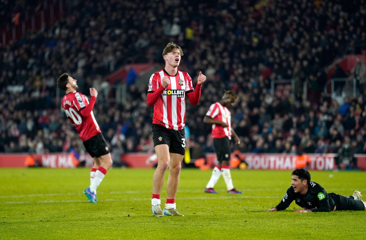 TransferSite's tweet photo. 🚨 Transfer Drama! 🚨
Everton's £40M bid for Southampton's Tyler Dibling hits a snag! Southampton wants more for the 19yo star. 🌟 Will Dibling make his Premier League return? 🤔
#EFC #TylerDibling #SaintsFC ⚽️ https://t.co/vTE5SdIg9K