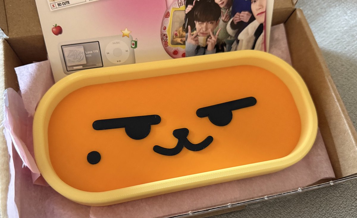 yawnbunzzn's tweet image. hwangchoon glasses tray and my shadow build a bear oh today’s mail is a historical moment for me 🙏