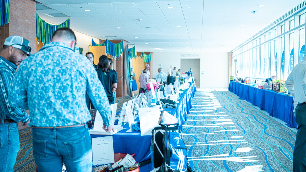 BIDDING IS LIVE! 🌟✨

The silent auction is now OPEN! Check out all the items in the 2025 Casino Night Auction &amp; keep your eye out for any newly added items throughout the week!

The more you bid, the more you win! 🤙

📲: goislanders.com/bid

#ShakasUp