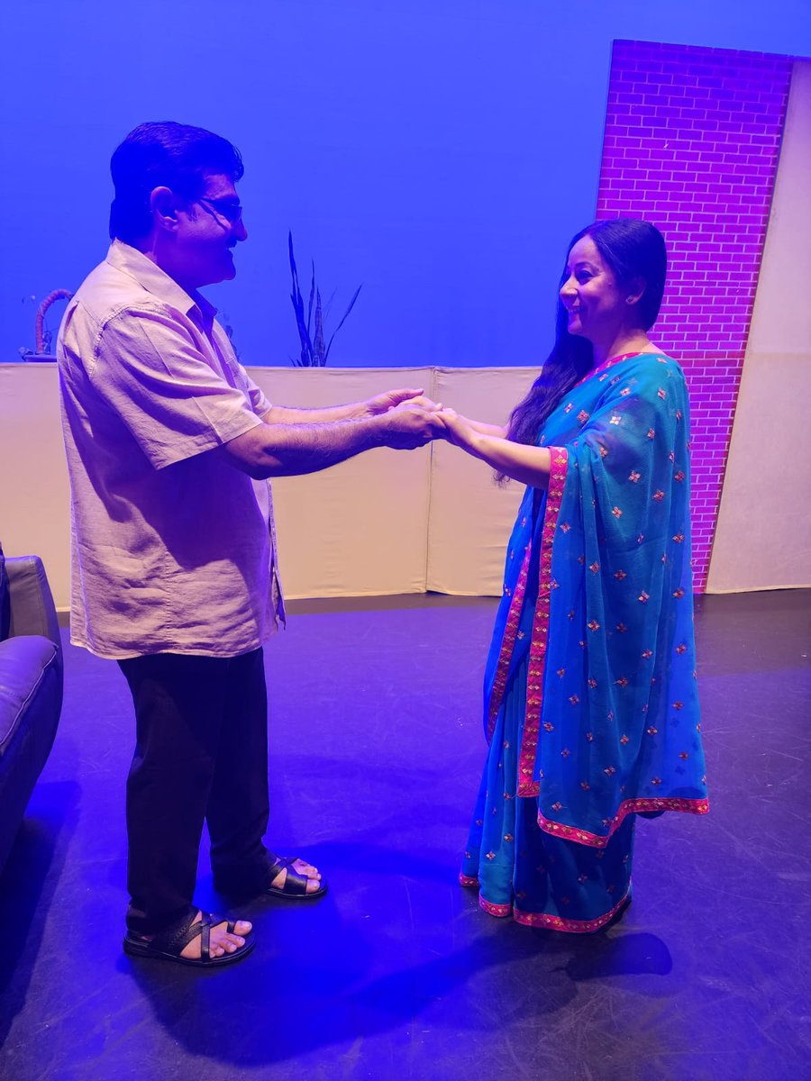 DesiAustralia's tweet image. Smoke and Mirrors dazzles at UNSW! 🎭✨
This powerful Hindi play wowed the crowd with local talent, emotional depth &amp;amp; theatrical brilliance. A true gem on stage! 🌟
.
Read more: desiaustralia.com/news/community…
.
#SmokeAndMirrors #HindiTheatre #UNSW #LocalTalent #TheatreReview