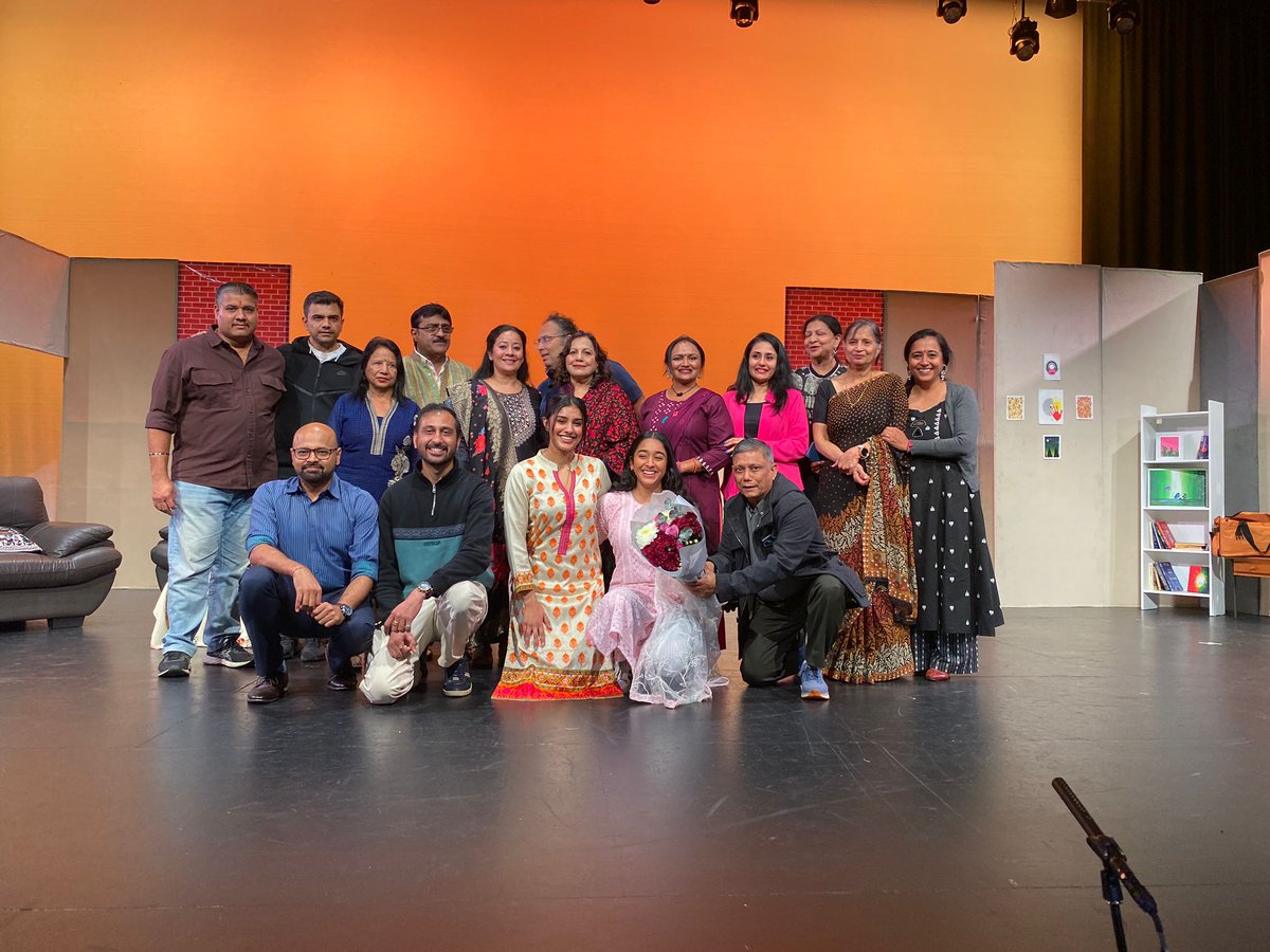DesiAustralia's tweet image. Smoke and Mirrors dazzles at UNSW! 🎭✨
This powerful Hindi play wowed the crowd with local talent, emotional depth &amp;amp; theatrical brilliance. A true gem on stage! 🌟
.
Read more: desiaustralia.com/news/community…
.
#SmokeAndMirrors #HindiTheatre #UNSW #LocalTalent #TheatreReview