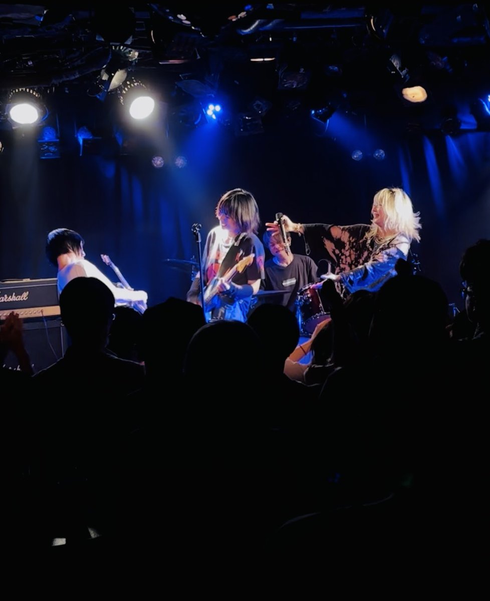 newpunk4s4ki's tweet image. とてもよい夜でした
憧れの大先輩と対バン、自分の曲でコラボなんて、さったん嬉しかっただろうなぁ
隣の古参が泣いてたのも凄くよくわかる

ツインジャズマスの昔日をなぞる海碧、むちゃくちゃカッコよくて聴いたことないような音の厚みで感動しました

#田渕ひさ子
#IRISMONDO