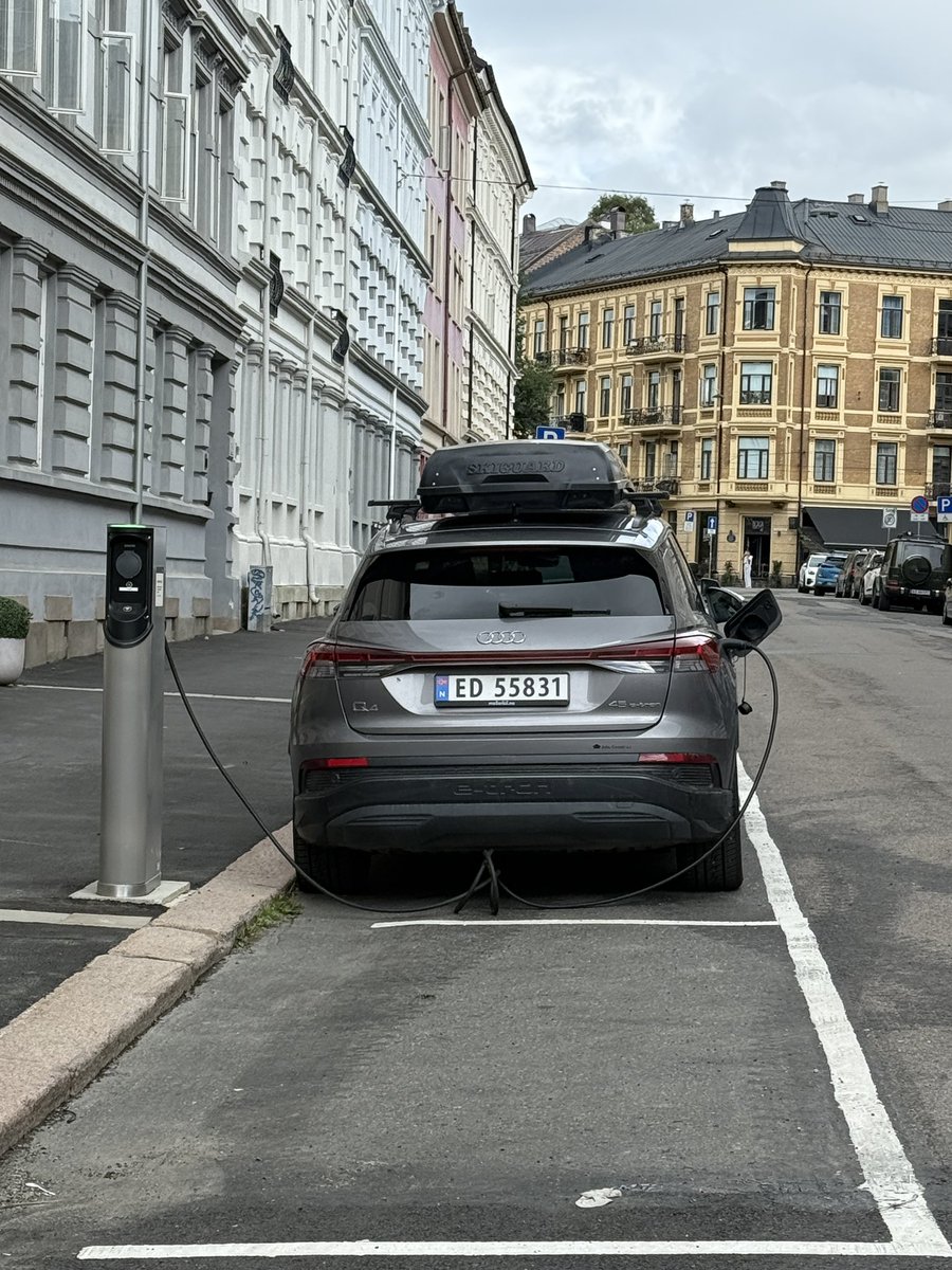 Awesome to see German charge port location! Perfectly optimized for curbside charging!