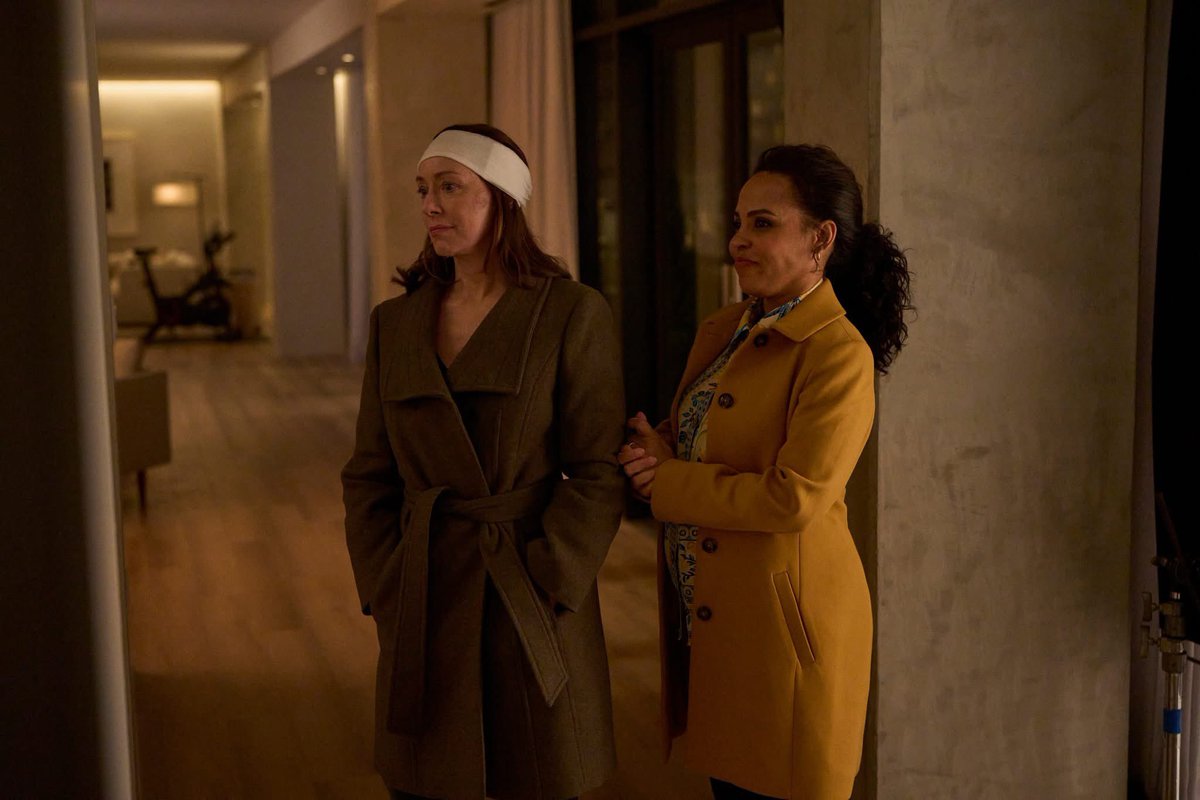 I love this picture of Molly Parker and Amirah Vann #Doconfox 🤎