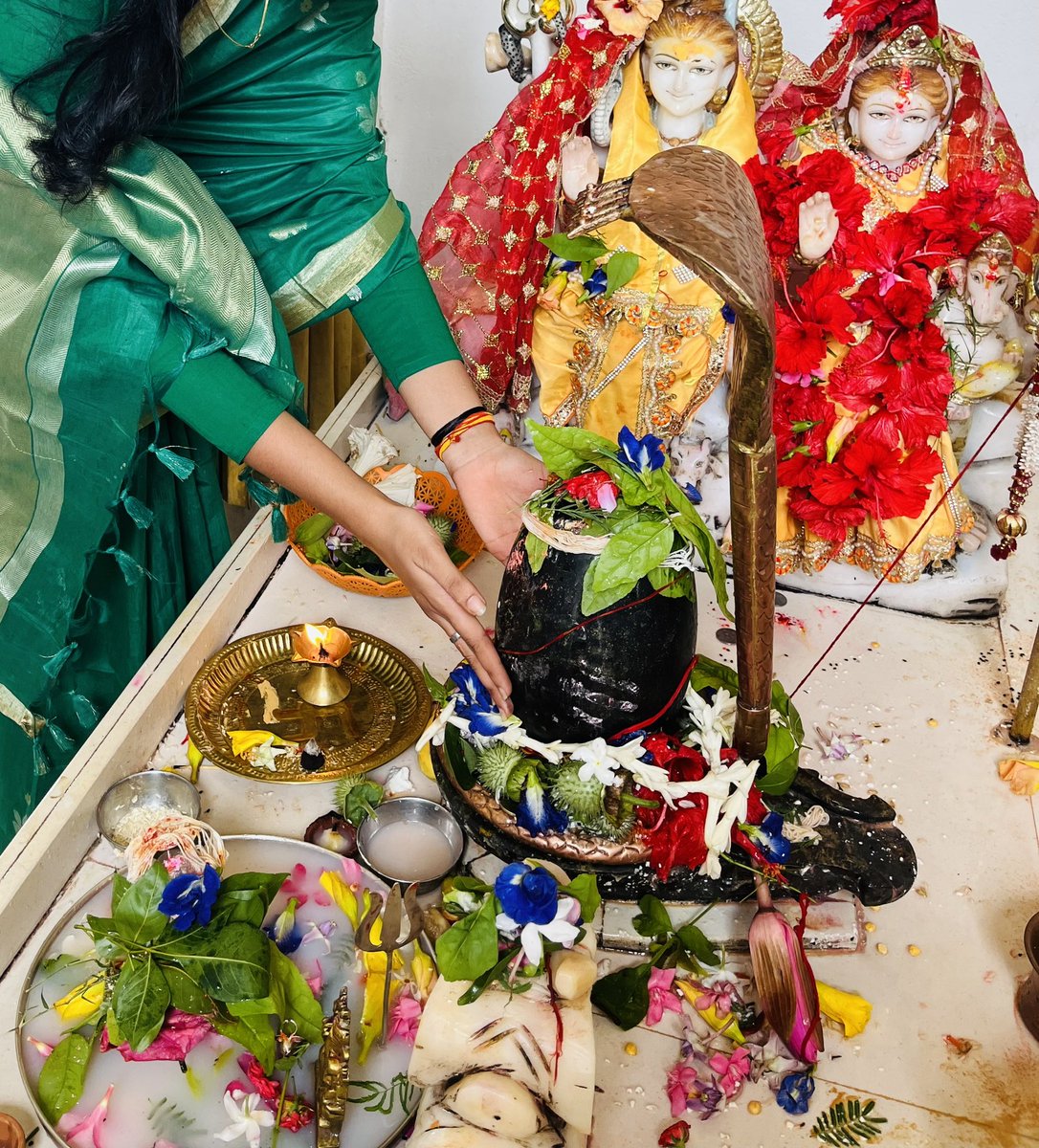 come_on_purvi's tweet image. Aj pehli bar Rudra Abhishek kiya hai🕉️😌
#harharmahadevॐ卐