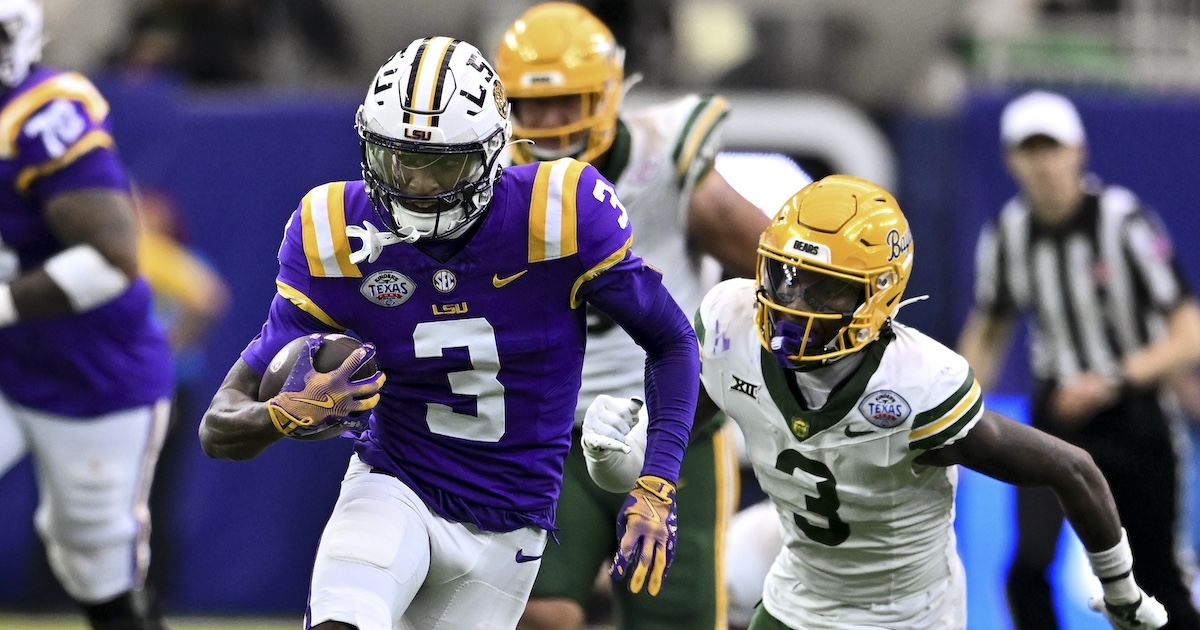 Glen West (@glenwest21) on Twitter photo Holy smokes Chris Hilton. From <a href="/BruceFeldmanCFB/">Bruce Feldman</a> "Freaks List"
“Has hit 23.7 mph on the GPS, an all-time LSU record. He also has clocked a 1.37 10-yard split off of a 1-yard lead-in, another program record, and he’s timed in the high 4.2s in the 40.
#LSU
nytimes.com/athletic/65227… Holy smokes Chris Hilton. From <a href="/BruceFeldmanCFB/">Bruce Feldman</a> "Freaks List"
“Has hit 23.7 mph on the GPS, an all-time LSU record. He also has clocked a 1.37 10-yard split off of a 1-yard lead-in, another program record, and he’s timed in the high 4.2s in the 40.
#LSU
nytimes.com/athletic/65227…