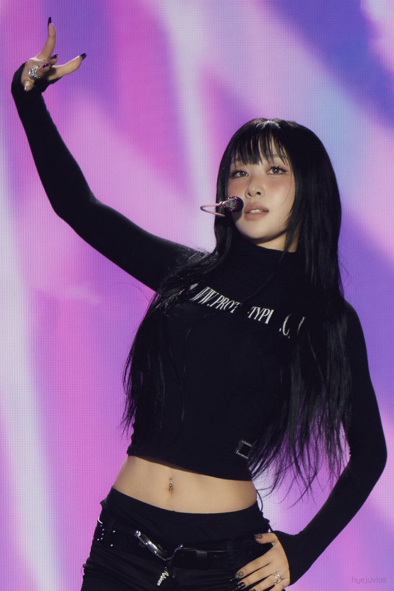 ot12loops's tweet photo. what a gorgeous woman https://t.co/nONJH1tw8o
