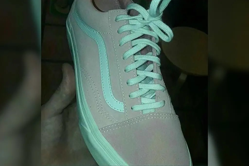 InstantLoan_Hub's tweet photo. Ama 2000 think they know everything 👀
So what color is this shoe?
#ColorDebate #Ama2000 #WhatDoYouSee #OpticalIllusion #SouthAfrica #FBvsX #BlueOrGold #JustForFun #InstantLoanHub https://t.co/iLLJux0nv3