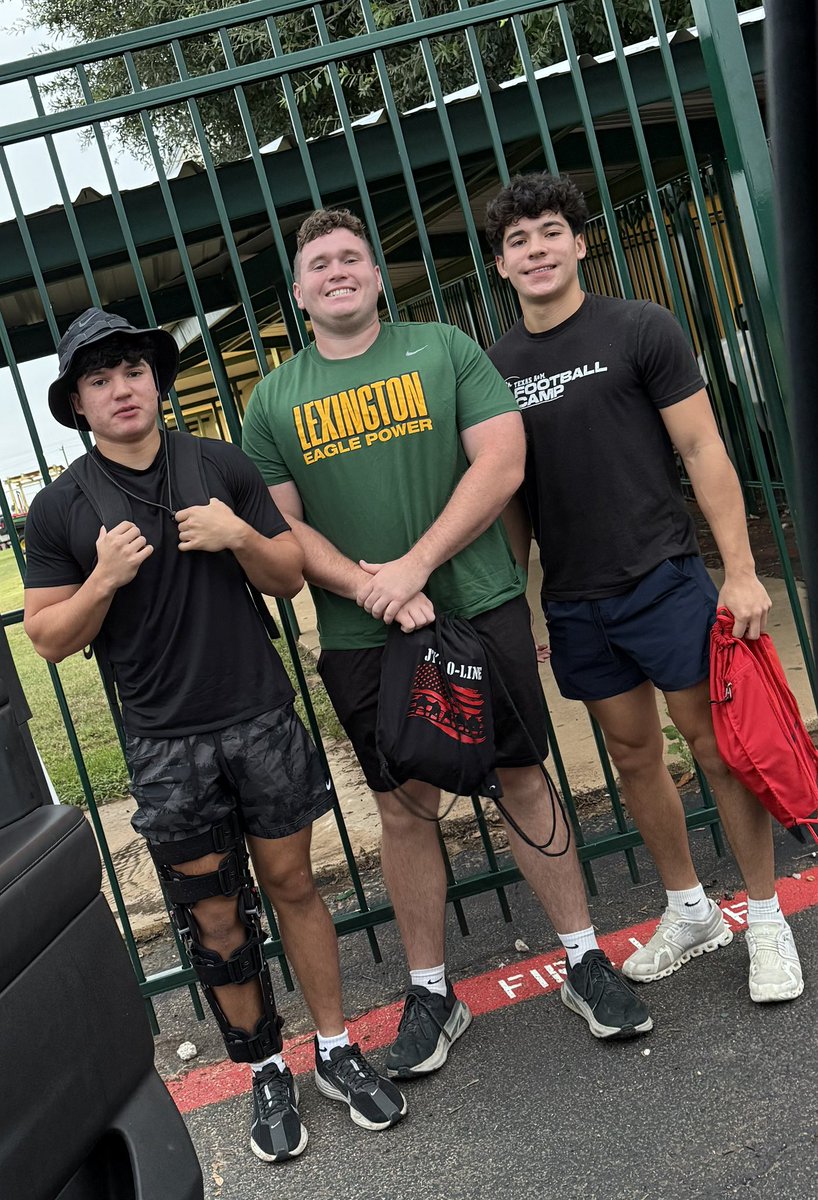 First day of practice.  #GetIt 

<a href="/ColtenSGSmith/">Colten Smith</a> <a href="/ChrisSBSmith/">Chris Smith</a> <a href="/CutterPBSmith/">Cutter Smith</a>