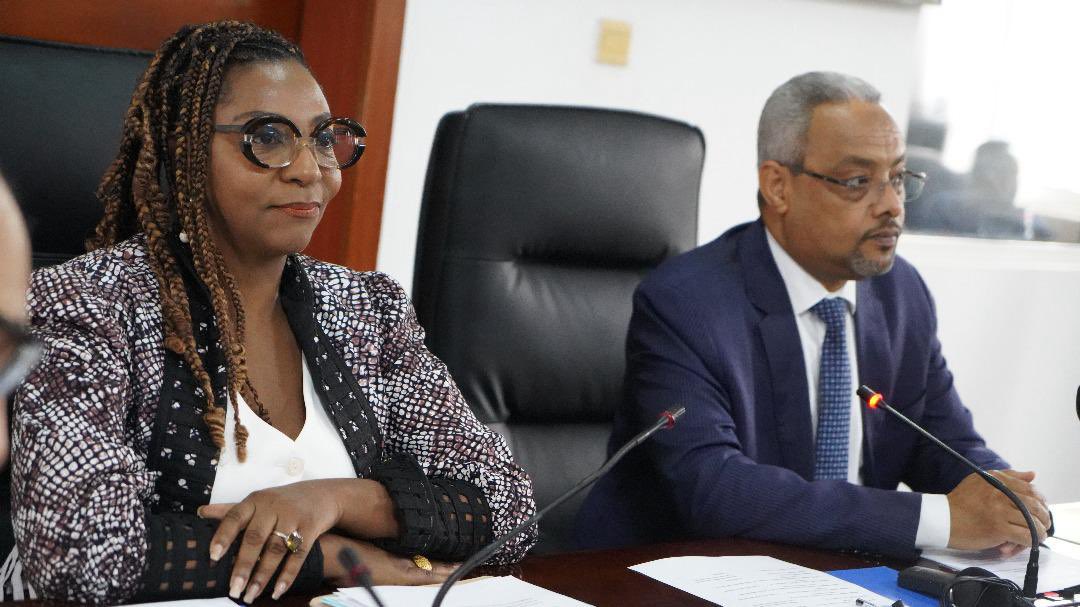 Le 3 août 2025, S.E. Abdoulkader Houssein Omar a co-présidé avec Mme Sandrine Dominique Desamours <a href="/UNHCRDjibouti/">UNHCR Djibouti</a> une réunion avec les partenaires bilatéraux et multilatéraux pour le lancement de l’appel international à l’aide aux réfugiés. 1/3 <a href="/MAECIDJIBOUTI/">MAECI</a> <a href="/Refugees/">UNHCR, the UN Refugee Agency</a>