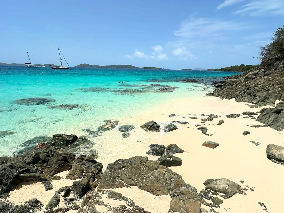 Captain's log; Surrounded by beautiful beaches everywhere.😉