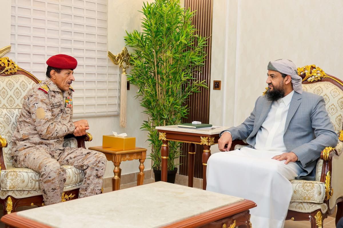 المحرّمي يبحث مع نائب رئيس هيئة الأركان مستجدات الجبهات وسبل تعزيز التنسيق العسكري

التقى عضو مجلس القيادة الرئاسي، عبد الرحمن المحرّمي، اليوم الإثنين في العاصمة عدن، بنائب رئيس هيئة الأركان العامة اللواء الركن أحمد البصر، لمناقشة تطورات الأوضاع العسكرية على امتداد الجبهات، وسبل