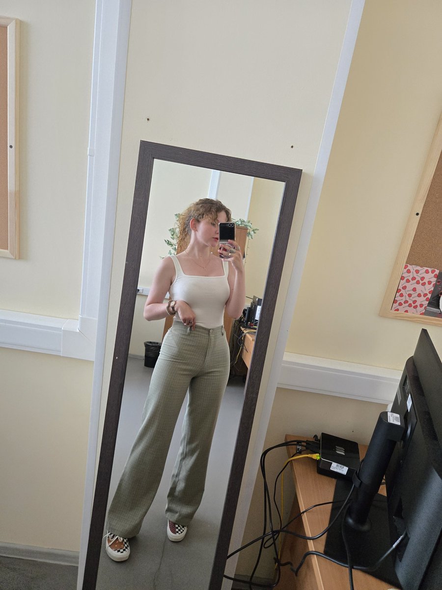 choco_emo's tweet image. На базе, сучки!