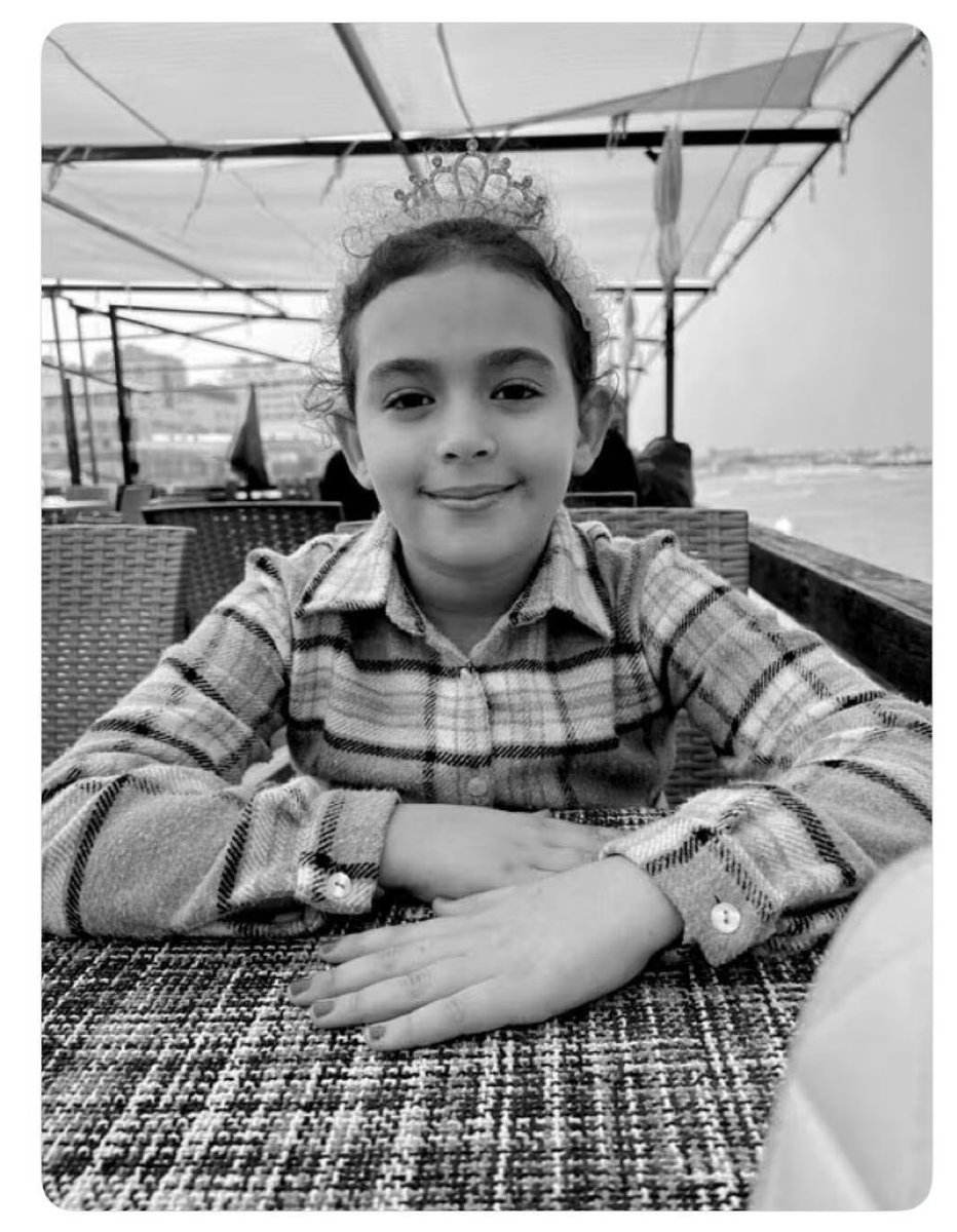 CaronAymericoff's tweet photo. Les enfants palestiniens ont été tués à un rythme de plus d’un enfant par heure pendant la guerre israélienne à Gaza.

« Une classe entière d'enfants tués chaque jour depuis près de deux ans », a déclaré la directrice générale de l'UNICEF.

Tala Abu Ajwa avait 10 ans. https://t.co/1Nuo8glzGg