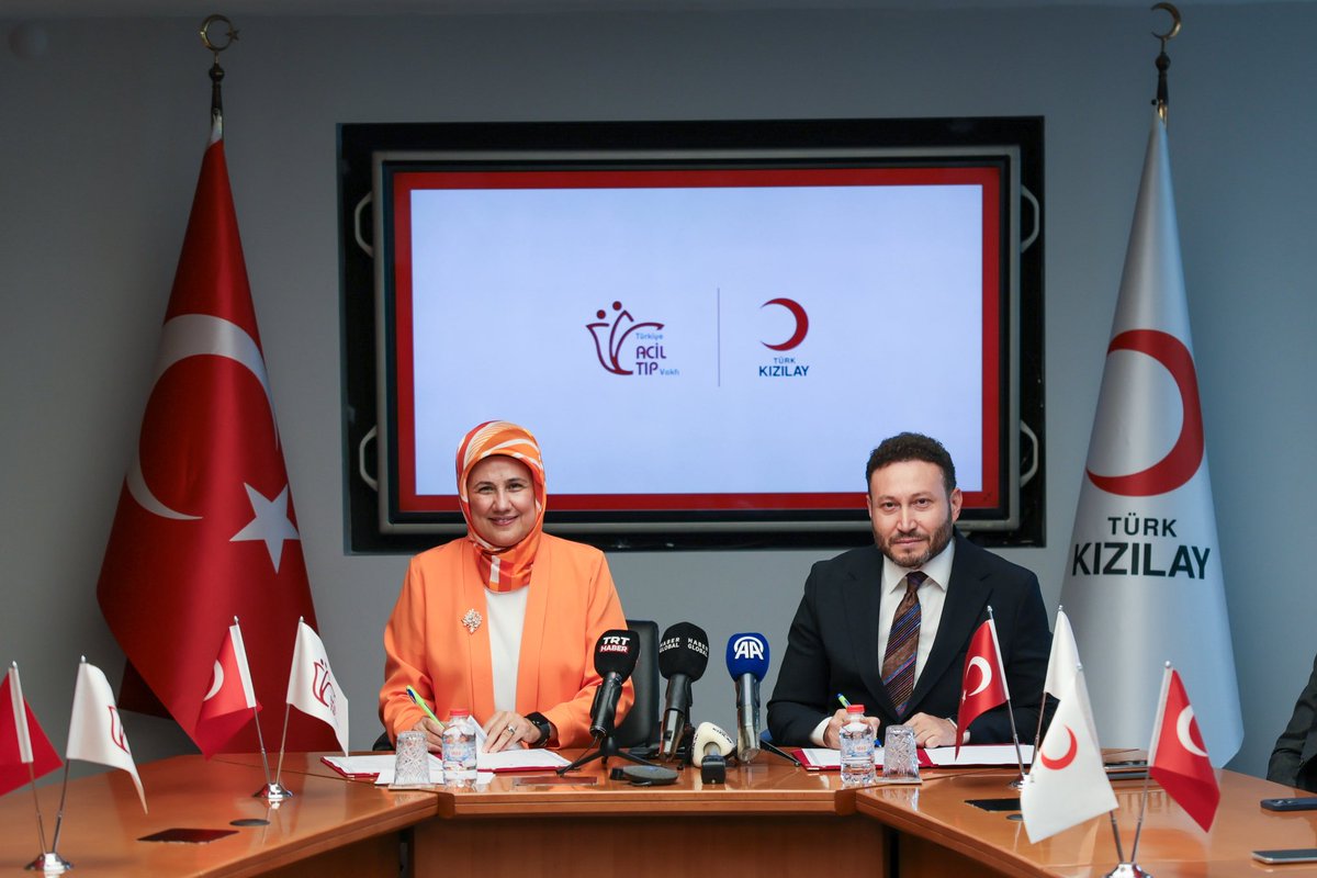 Türk Kızılay ile Türkiye Acil Tıp Vakfı arasında, afet ve acil durumlara yönelik eğitim, bilinçlendirme, bilimsel faaliyetler ve tanıtım-kampanya alanlarında iş birliğini kapsayan bir protokol imzalandı.

Protokole, Türk Kızılay adına Genel Başkanımız Prof. Dr. Fatma Meriç