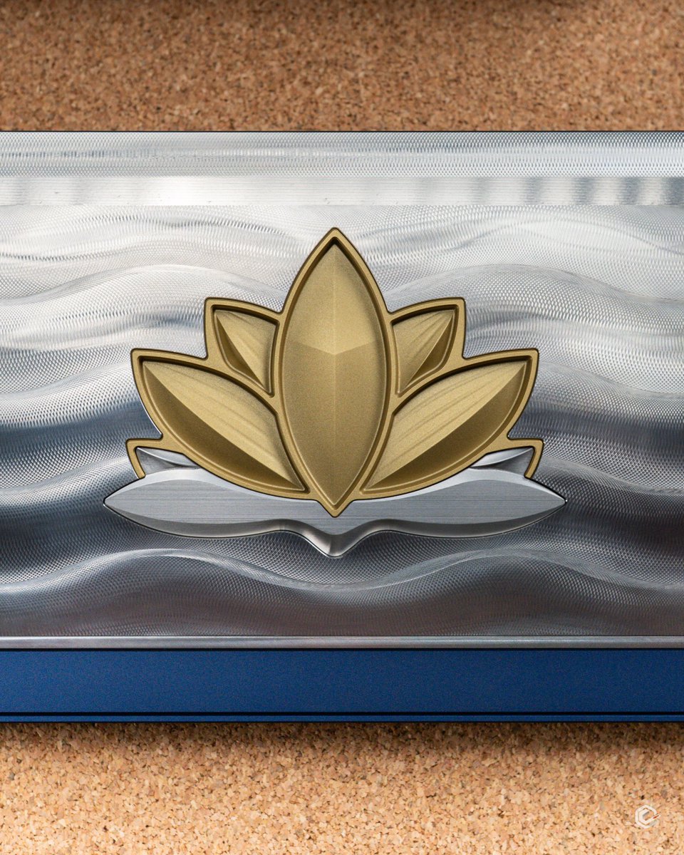 ScoopedBar's tweet photo. Fox Lab’s back with the LOTUS80, a classic F12 TKL with Zen-inspired looks &amp; serious weight (3.4kg!). Magnetic pogo, beautiful lotus engravings, &amp; a soft-cut alu plate on top mount—very Fox Lab. What’s your take on top mount TKLs? https://t.co/LpWnGJ2tWh