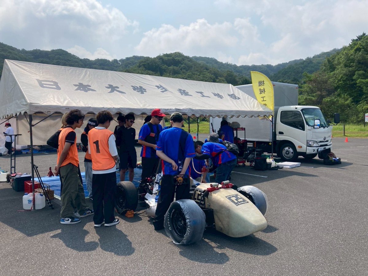 #学生フォーミュラ
エコパ試走会に参加しています！

今年は例年にないほどチームのみんなの頑張りのおかげで好調です✨

午前中はまさかのトップタイムで終えることができました！

どうしてもタイムを求めて、競ってしまう…笑笑

明日も頑張ります！