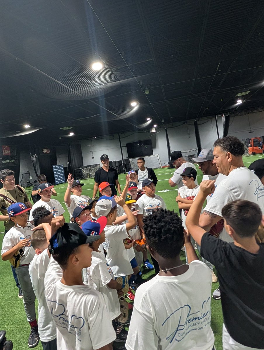 NRMedia50's tweet photo. Another great youth baseball camp with our friends at Pro Sport Plex and my guy @BColon40 awesome turnout, all the kids had fun @liamskiffington @AmyTrask @TheDnRCompany @TerryCollins_10 @FoulTerritoryTV @News12NJ @twinstripebros⚾🔥🚀🐐🏆 #NRMedia #BartoloColon #ProSportPlex https://t.co/QQgxXaiz2y