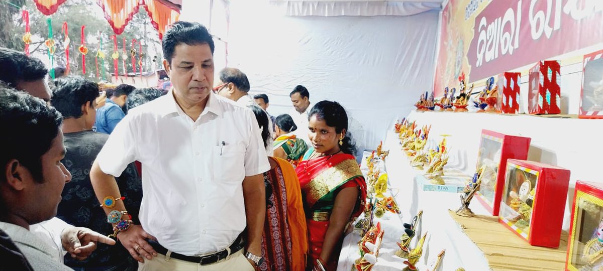 Collector Nabarangpur (@dmnabarangpur) on Twitter photo Inaugurated a vibrant Rakhi stall showcasing beautiful rakhis crafted from paddy and maize by Women Self-Help Groups (WSHGs) supported by ORMAS. Celebrating creativity, sustainability and women empowerment this Raksha Bandhan! #ORMAS #WSHG #Nabarangpur <a href="/CMO_Odisha/">CMO Odisha</a> <a href="/ormas_odisha/">ORMAS_ODISHA</a> Inaugurated a vibrant Rakhi stall showcasing beautiful rakhis crafted from paddy and maize by Women Self-Help Groups (WSHGs) supported by ORMAS. Celebrating creativity, sustainability and women empowerment this Raksha Bandhan! #ORMAS #WSHG #Nabarangpur <a href="/CMO_Odisha/">CMO Odisha</a> <a href="/ormas_odisha/">ORMAS_ODISHA</a>