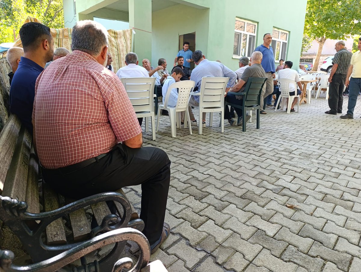 İlçe Başkanımız Sayın Ahmet AKMEŞE ve Parti Yönetimimiz, KELEŞEVLERİ Mahallemizde Güneş Ailesi’nin düğününe ve Hinibaba Mahallemizde Erol Karadağ’ın hayır yemeğine katılım sağladı. Birlik, beraberlik ve gönül bağlarımızı güçlendirmeye devam ediyoruz.