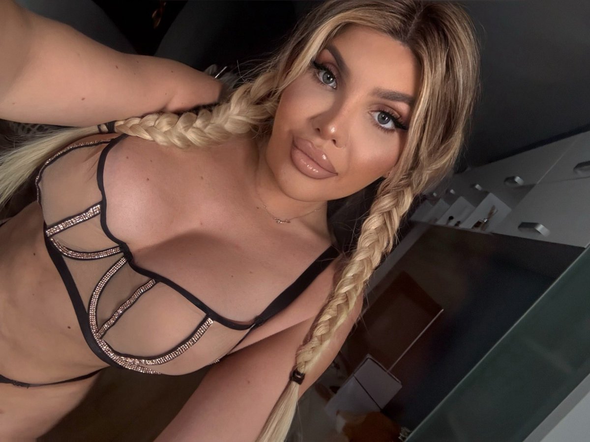 Michelleishere tweet media